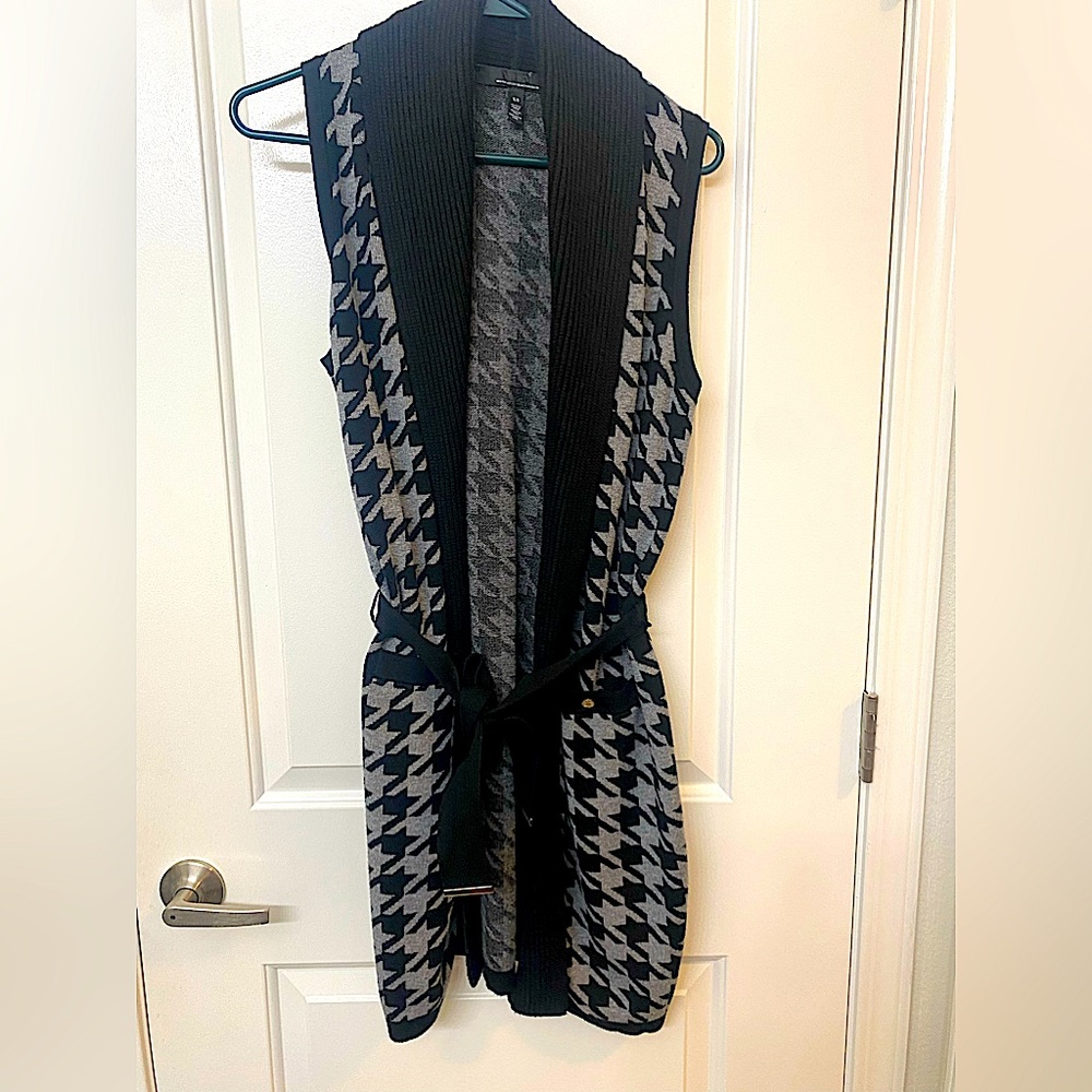 WHBM Houndstooth Print Sweater Wrap